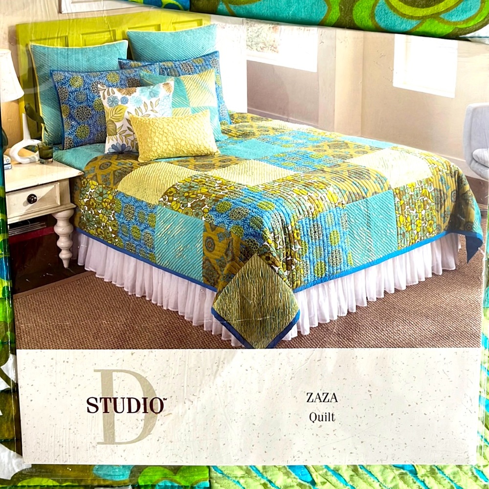 EUC Studio D Full/Queen Quilt